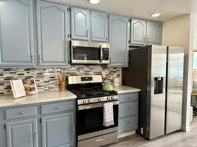 900 Hillside Boulevard, Daly City CA: https://media.crmls.org/mediaz/6d84ce0e-aaa3-4a43-87a8-2af32b10bf78.jpg