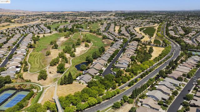 1040 Bismarck Terr, Brentwood CA: https://media.crmls.org/mediaz/6d84d6d5-3f0f-4e92-aa67-15c19536e3f8.jpg