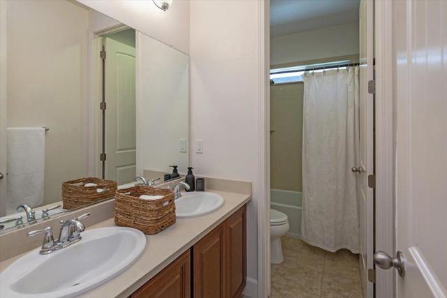 270 Robin Place, Gilroy CA: https://media.crmls.org/mediaz/6d84f292-73e3-48e5-975f-23d8c3d80162.jpg