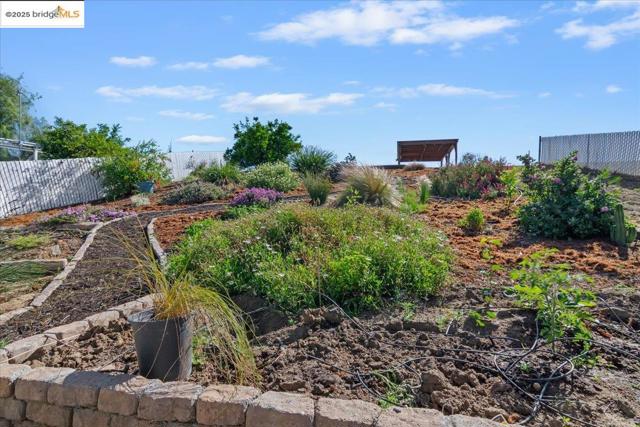 5218 Sandmound Blvd, Oakley CA: https://media.crmls.org/mediaz/6d859556-4571-4d34-a683-1e6141aabc74.jpg