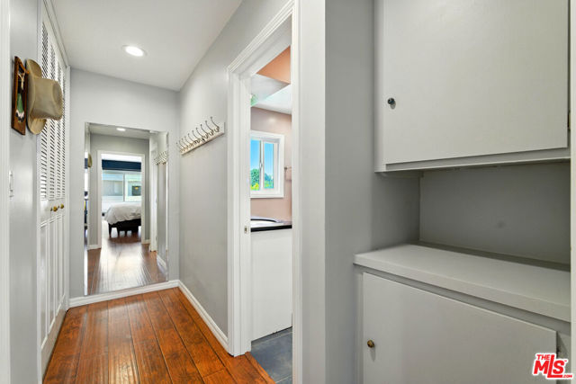 12955 Riverside Drive, Sherman Oaks CA: https://media.crmls.org/mediaz/6d85b689-28b3-421d-a6e7-63481ad1d414.jpg