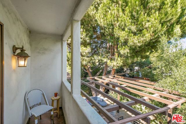 4300 Laurelgrove Avenue, Studio City CA: https://media.crmls.org/mediaz/6d8687d4-e940-4844-b961-a152aa20f83d.jpg
