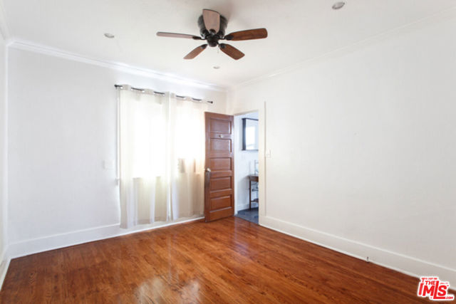 547 Brooks Avenue, Venice CA: https://media.crmls.org/mediaz/6d86e7dd-ab74-463e-b5b6-9f37558d2025.jpg