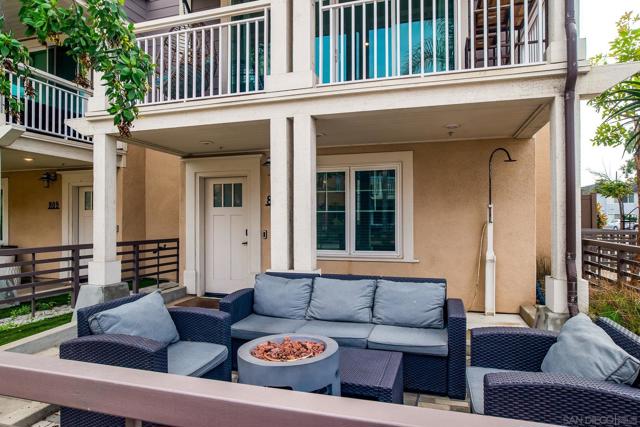 807 Santa Barbara Pl, San Diego CA: https://media.crmls.org/mediaz/6d877a0a-e8e9-45f9-a6a3-1420c6f65435.jpg