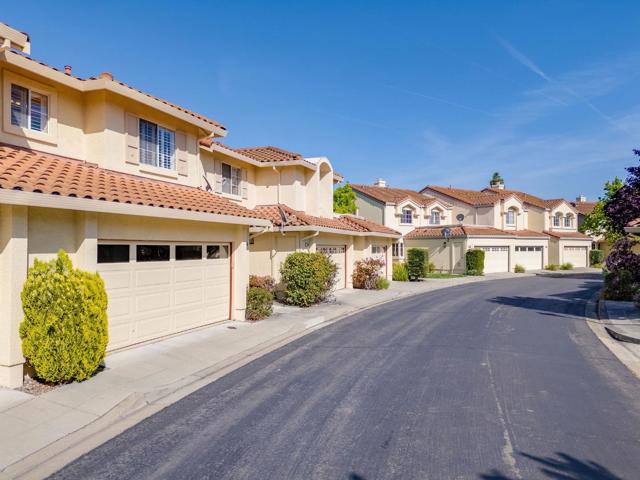 356 Meadowhaven Way, Milpitas CA: https://media.crmls.org/mediaz/6d87810d-e2c9-4900-8a11-96698b5f29af.jpg