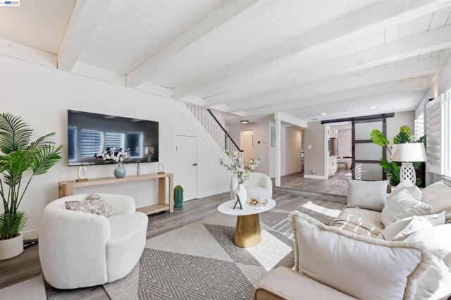 11593 Ladera Ct, Dublin CA: https://media.crmls.org/mediaz/6d87b19a-06c8-48f2-bac7-7c706cb50634.jpg