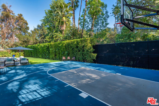16144 HIGH VALLEY Place, Encino CA: https://media.crmls.org/mediaz/6d87f6a7-904e-4b04-885c-5b4da1d930b3.jpg