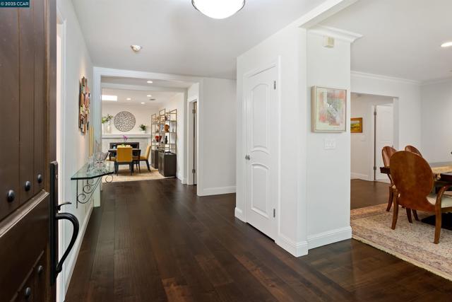 2142 Deer Oak Way, Danville CA: https://media.crmls.org/mediaz/6d882b27-3885-44fa-a68e-5b0feed78323.jpg