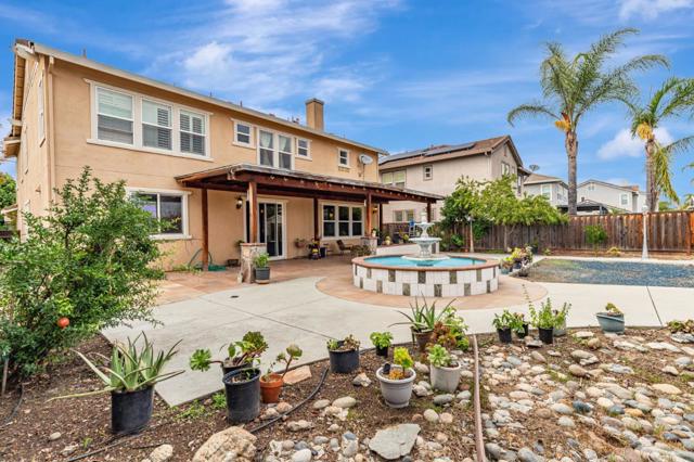 9632 Cherrywood Court, Gilroy CA: https://media.crmls.org/mediaz/6d883a87-df97-4d44-8d91-e37598059517.jpg