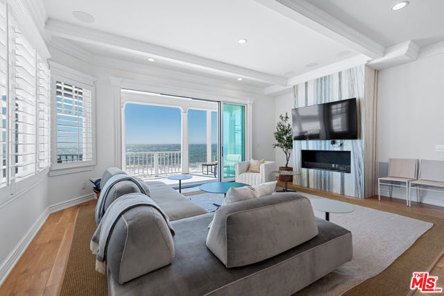 31656 Sea Level Drive, Malibu CA: https://media.crmls.org/mediaz/6d88407b-2555-40cd-b1fe-d5e301dbf824.jpg