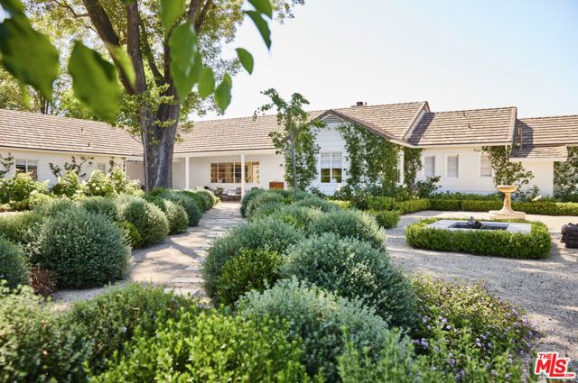 10999 Ojai Santa Paula Road, Ojai CA: https://media.crmls.org/mediaz/6d88905c-dbc9-42bd-907b-ba1198cd0ae1.jpg