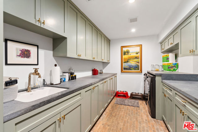 1919 Pinehurst Road, Los Angeles CA: https://media.crmls.org/mediaz/6d88ae73-8b98-4097-a879-b5ac47e95f34.jpg