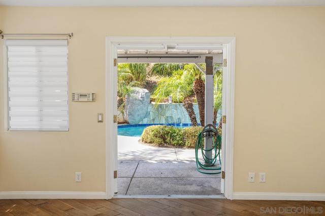 1915 Andrews Ct, Oceanside CA: https://media.crmls.org/mediaz/6d8997fc-f327-4978-a3ef-bee95da088ee.jpg