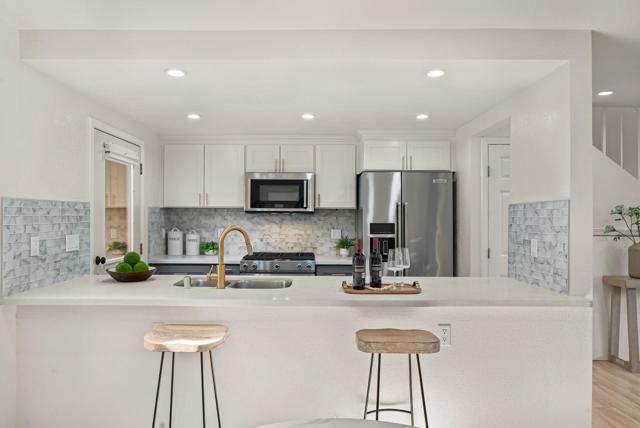 220 Red Oak Drive, Sunnyvale CA: https://media.crmls.org/mediaz/6d89cca1-7696-4847-9cf1-f981fd80b870.jpg