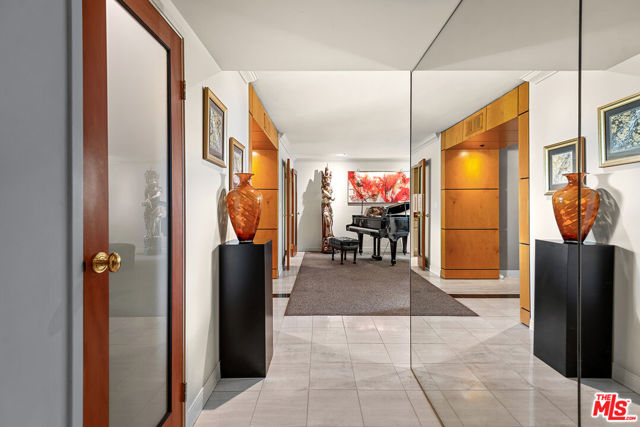 851 N Kings Road, West Hollywood CA: https://media.crmls.org/mediaz/6d8a23f3-89eb-4cc9-9d98-68abbd6dd610.jpg