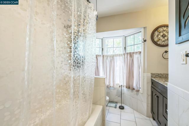 448 Cumberland Dr, Pleasant Hill CA: https://media.crmls.org/mediaz/6d8a6e74-cc00-4a89-a1c5-bb84fde04070.jpg