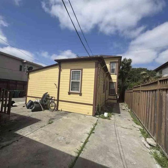 2836 Myrtle Street, Emeryville CA: https://media.crmls.org/mediaz/6d8a78fa-df0b-4e8d-8b4a-381817f1a500.jpg