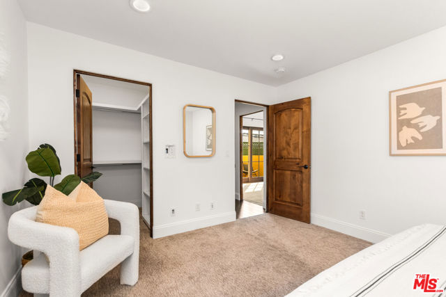 851 19th Street, Santa Monica CA: https://media.crmls.org/mediaz/6d8a8280-303b-4dfa-8977-b8ad31c89b48.jpg