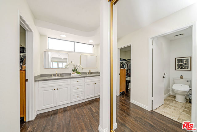 2366 Applewood Circle, Fullerton CA: https://media.crmls.org/mediaz/6d8a837b-581f-4f50-95f7-bb2ac3024f74.jpg