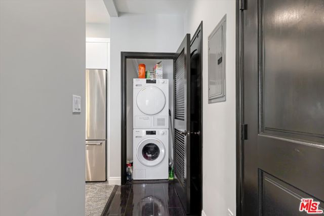 500 N Orlando Avenue, West Hollywood CA: https://media.crmls.org/mediaz/6d8ab609-d9c7-4dd5-a48a-9e9e7ab75f69.jpg