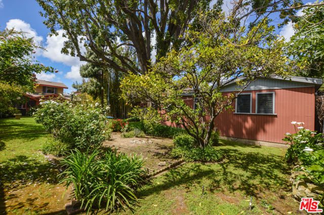 11136 Lucerne Avenue, Culver City CA: https://media.crmls.org/mediaz/6d8afc78-03da-4174-8083-23139e934168.jpg