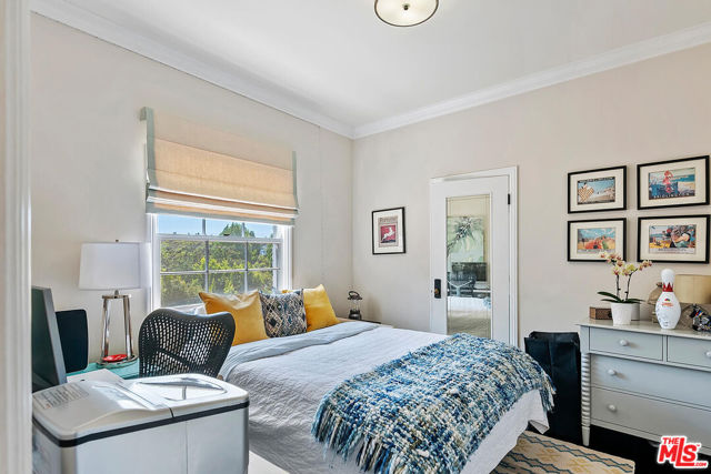 10428 Wyton Drive, Los Angeles CA: https://media.crmls.org/mediaz/6d8b4ed3-1d35-4d25-8288-ca2d9a0d0025.jpg