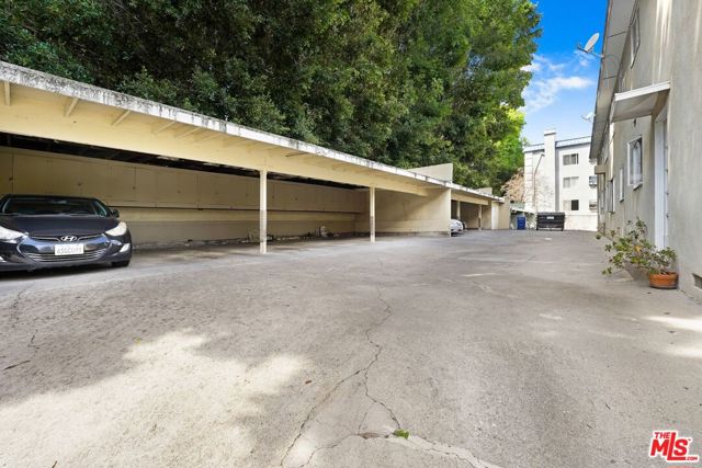 4321 Saugus Avenue, Sherman Oaks CA: https://media.crmls.org/mediaz/6d8c13a2-0cea-441d-bad0-b595660da4e3.jpg
