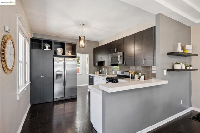 1092 Dwight Way, Berkeley CA: https://media.crmls.org/mediaz/6d8c28a1-7f30-4753-9f46-b12dd9069fb4.jpg