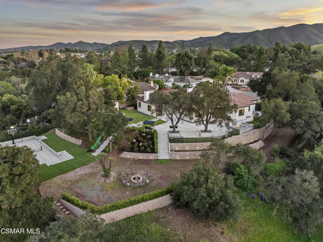 911 Vivian Circle, Newbury Park CA: https://media.crmls.org/mediaz/6d8c3bf4-fe43-4716-a181-f6f37cbacf1d.jpg