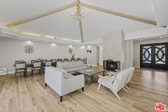 8944 Enfield Avenue, Sherwood Forest CA: https://media.crmls.org/mediaz/6d8c91fb-b436-4fe5-946f-f492d4c1b22c.jpg