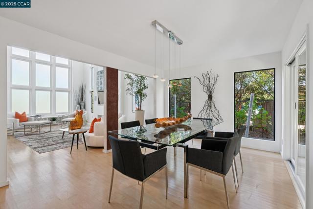 127 Devin Dr, Moraga CA: https://media.crmls.org/mediaz/6d8ca987-13dc-4114-89c5-05c9cb445fd5.jpg