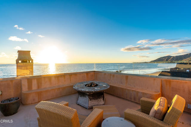 2956 Solimar Beach Drive Drive, Ventura CA: https://media.crmls.org/mediaz/6d8ce97d-b0b1-4f9d-b751-8e7d59b4d786.jpg