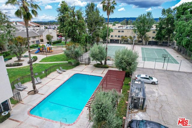 7631 Reseda Boulevard, Reseda CA: https://media.crmls.org/mediaz/6d8d287c-b9a1-4741-a25e-6da0efbb824f.jpg