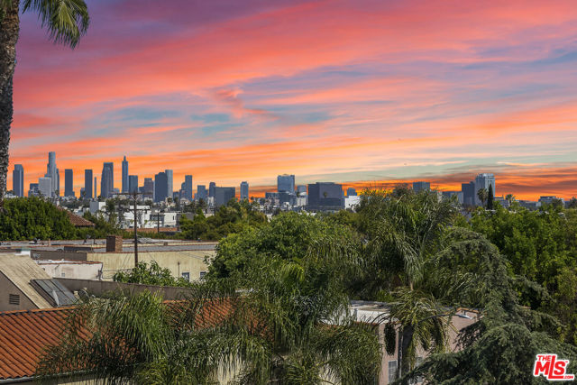 733 N Gramercy Place, Los Angeles CA: https://media.crmls.org/mediaz/6d8d2fda-ceac-4812-95f1-8e0566559ab3.jpg