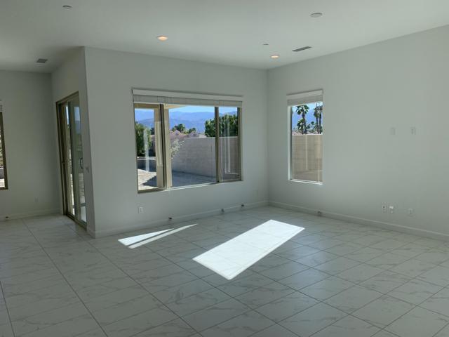 39 Cabernet, Rancho Mirage CA: https://media.crmls.org/mediaz/6d8d6285-26b6-49b4-a1c9-8b77a128b052.jpg