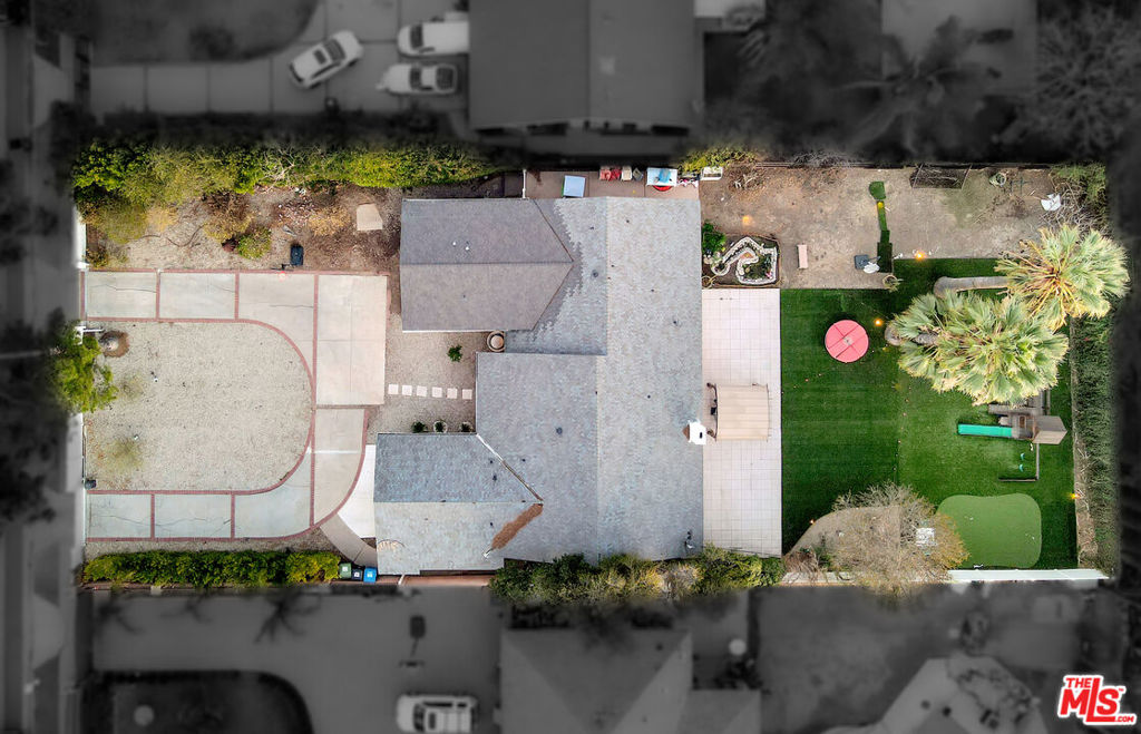 https://media.crmls.org/mediaz/6d8da4cf-219a-4cd4-a26b-d994adcbc789.jpg?preset=X-Large