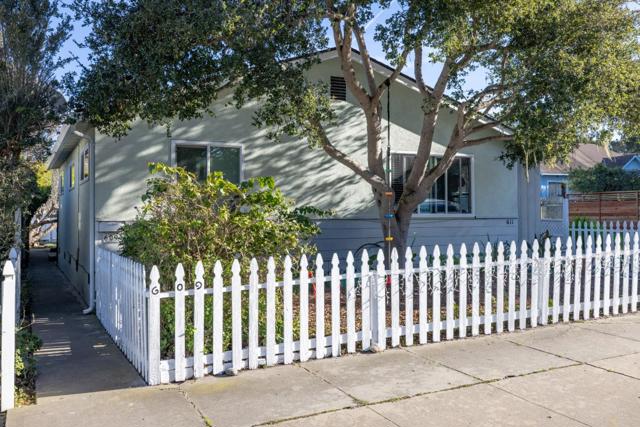 609 Congress Avenue, Pacific Grove CA: https://media.crmls.org/mediaz/6d8dae77-04bf-4d9d-9bfb-2bf55c8bc40b.jpg