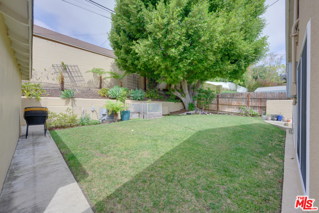 Image 34 of 41 For 2241 Beverly Drive