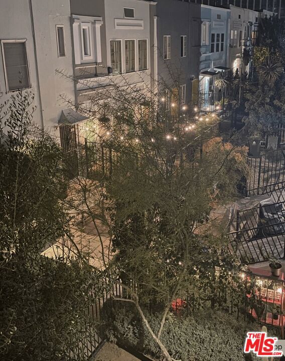 217 Columbia Place, Los Angeles CA: https://media.crmls.org/mediaz/6d8e91da-0128-477c-af1c-ba67d2b083f3.jpg