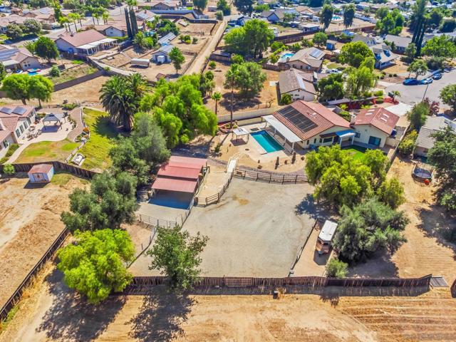 16345 Bassett Ct, Ramona CA: https://media.crmls.org/mediaz/6d8e97da-eed4-4138-958c-4cd608834ac3.jpg