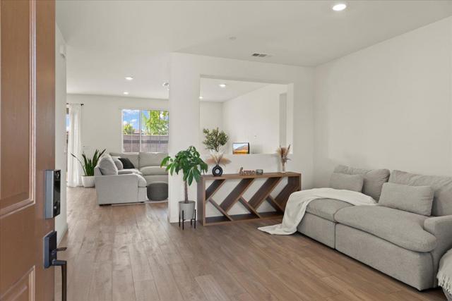 829 Crow Creek Circle, Galt CA: https://media.crmls.org/mediaz/6d8ed1fe-dbd7-4488-90ea-53113dc7c626.jpg