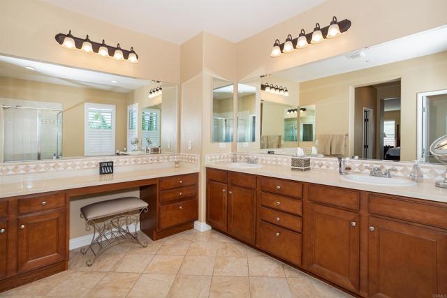 3753 Bergen Peak Place, Carlsbad CA: https://media.crmls.org/mediaz/6d8f0a65-0e0f-41ad-86a6-f217433bb004.jpg