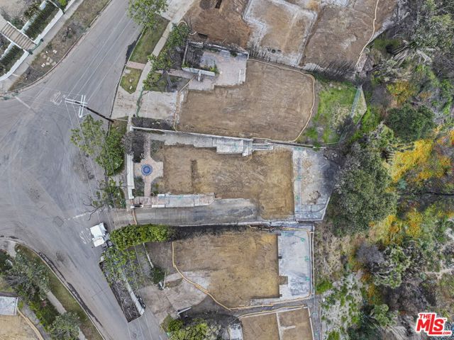 595 Radcliffe Avenue, Pacific Palisades CA: https://media.crmls.org/mediaz/6d8f715f-5b87-4827-8a86-a67fe7de47fa.jpg