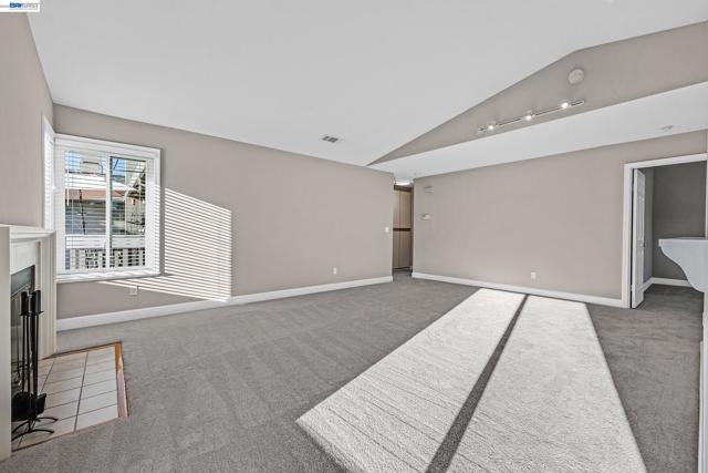 3769 Crow Canyon Rd, San Ramon CA: https://media.crmls.org/mediaz/6d8fa7ab-e844-44d0-8adb-e3d5ae88c6e8.jpg