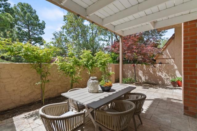 283 Casitas Bulevar, Los Gatos CA: https://media.crmls.org/mediaz/6d9013ca-e3ca-4c09-a757-5557ed985a83.jpg