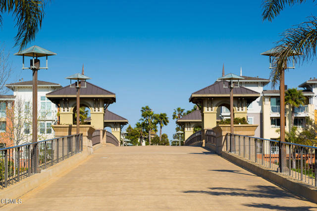 1572 Seabridge Lane, Oxnard CA: https://media.crmls.org/mediaz/6d90e0b2-512a-49ad-9775-f33abdaf3c4f.jpg