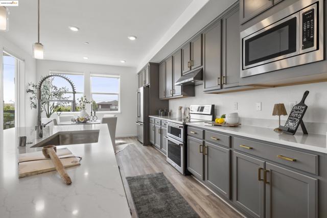 2818 Fifth Street, Alameda CA: https://media.crmls.org/mediaz/6d90f249-eb81-44e2-b157-35d04f76664c.jpg