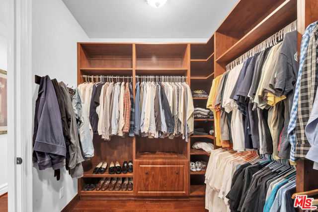 14933 Sutton Street, Sherman Oaks CA: https://media.crmls.org/mediaz/6d91121f-9977-4047-9438-d4c891efe5c0.jpg