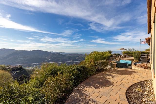 29472 Welk Highland Dr., Escondido CA: https://media.crmls.org/mediaz/6d915462-a694-4499-a5a7-fabea0fa7d02.jpg