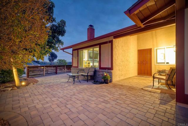 Detail Gallery Image 4 of 37 For 4231 Cielo Ave, Oceanside,  CA 92056 - 3 Beds | 2 Baths